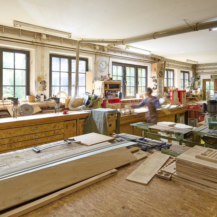 Einblick in die Werkstatt der Holzspielzeugmanufaktur Madera in Oelde-Stromberg. (vergrößerte Bildansicht wird geöffnet)